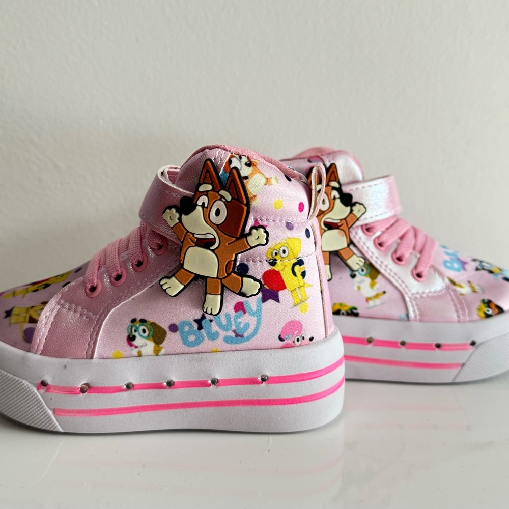 Bluey Pink Kids Shoes with Cartoon Design
Light up lights